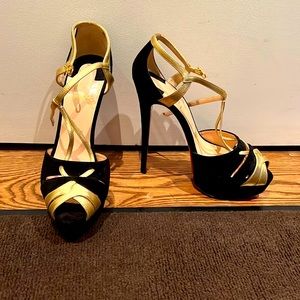 BRAND NEW NEVER WORN pair of Christian Loubiton